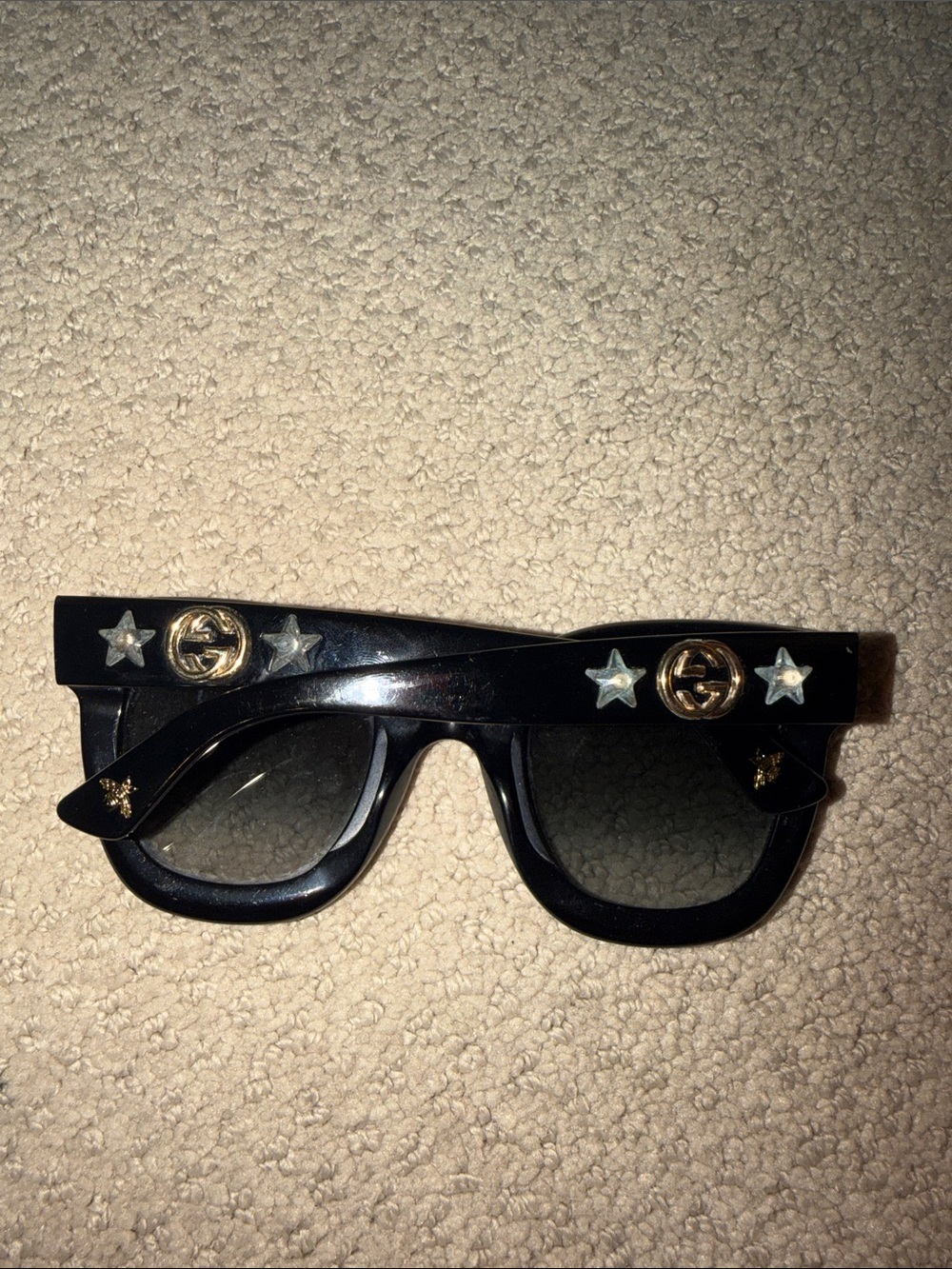 Gucci Black Cat-Eye Sunglasses with Star Details and Gold Logo - Picture 5 of 5